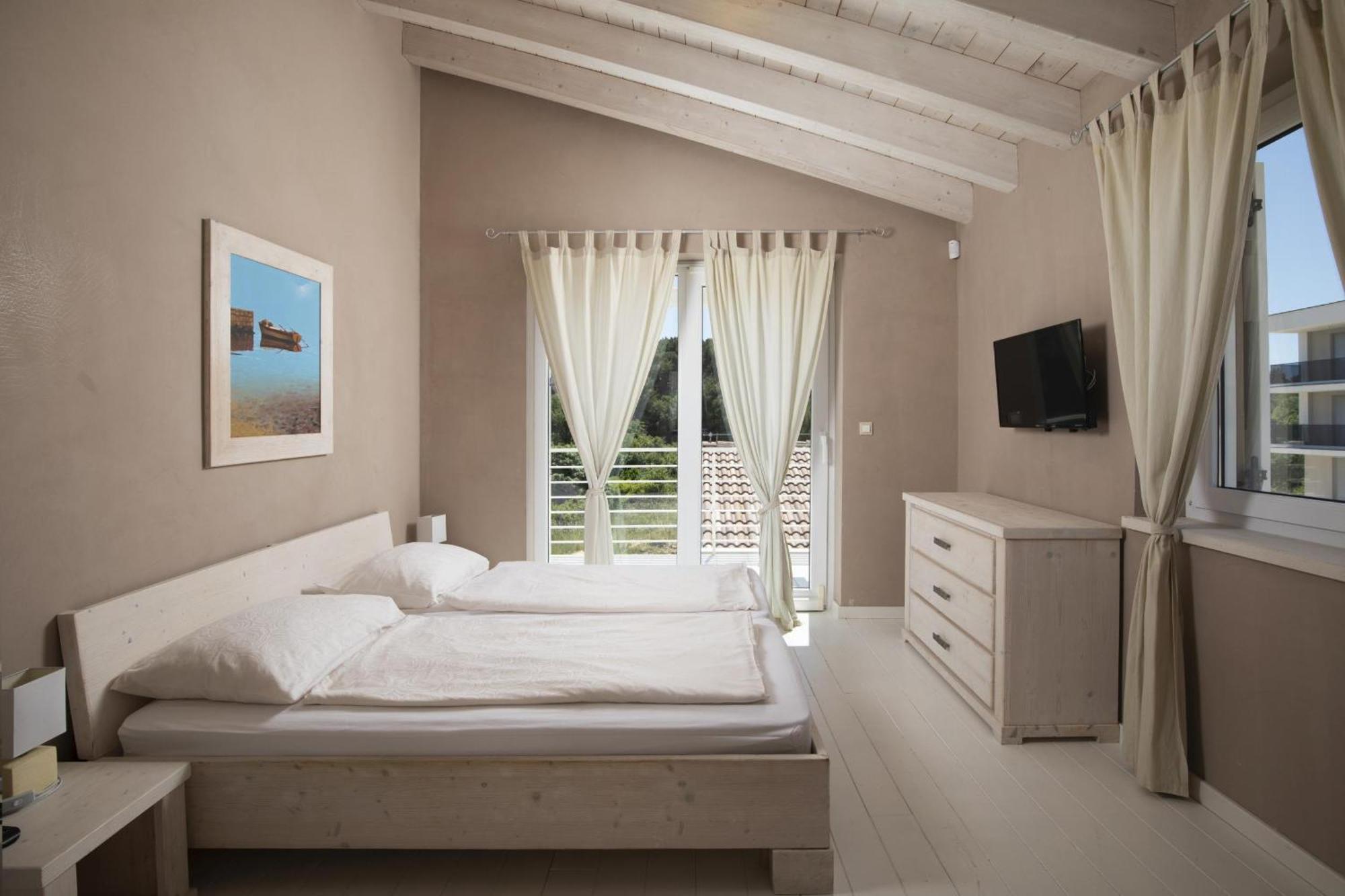 Villa Bella - Beautiful And Modern House With Pool, Souna, Jacuzzi & Playground, Liznjan - Istra エクステリア 写真