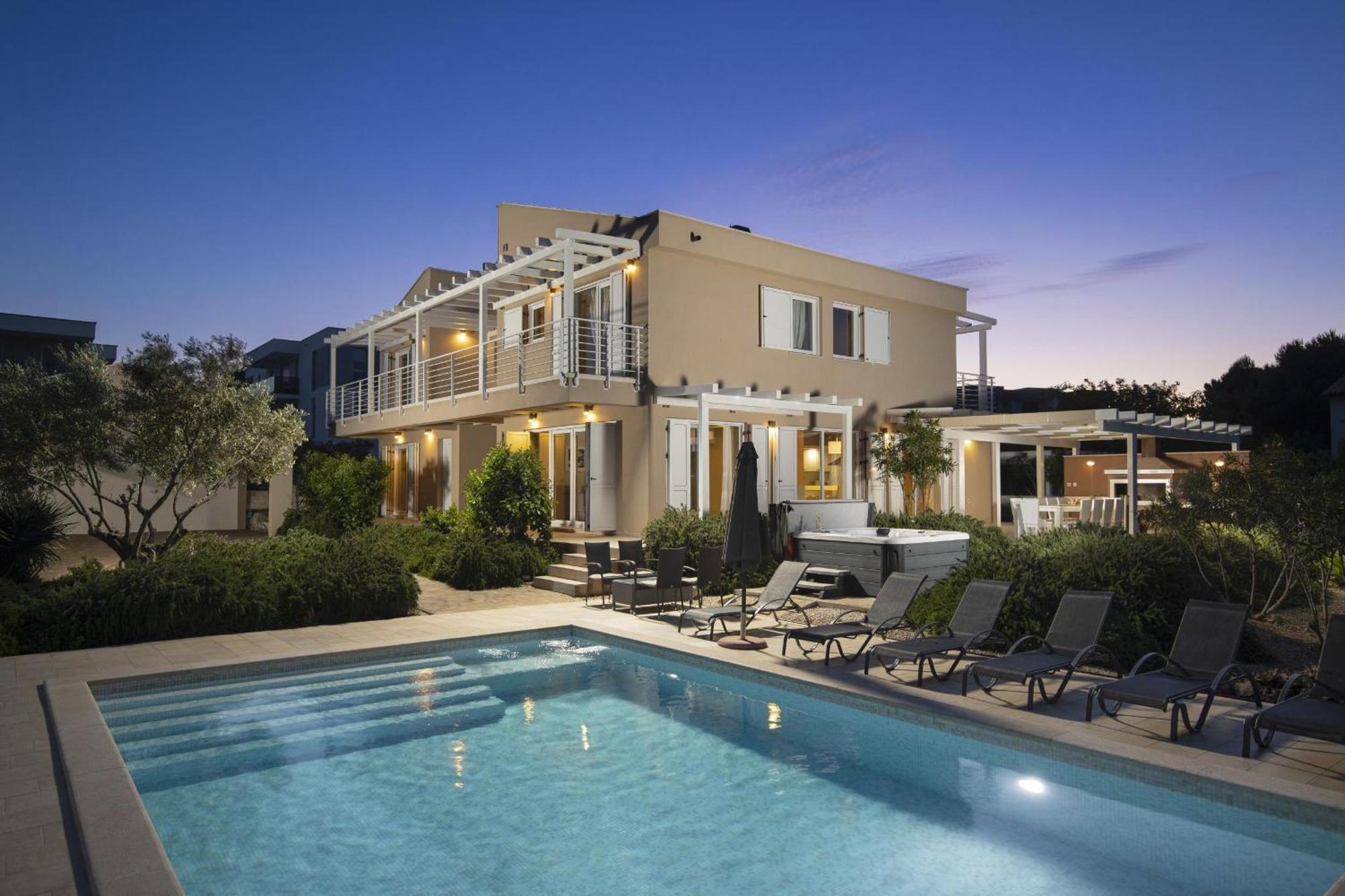 Villa Bella - Beautiful And Modern House With Pool, Souna, Jacuzzi & Playground, Liznjan - Istra エクステリア 写真