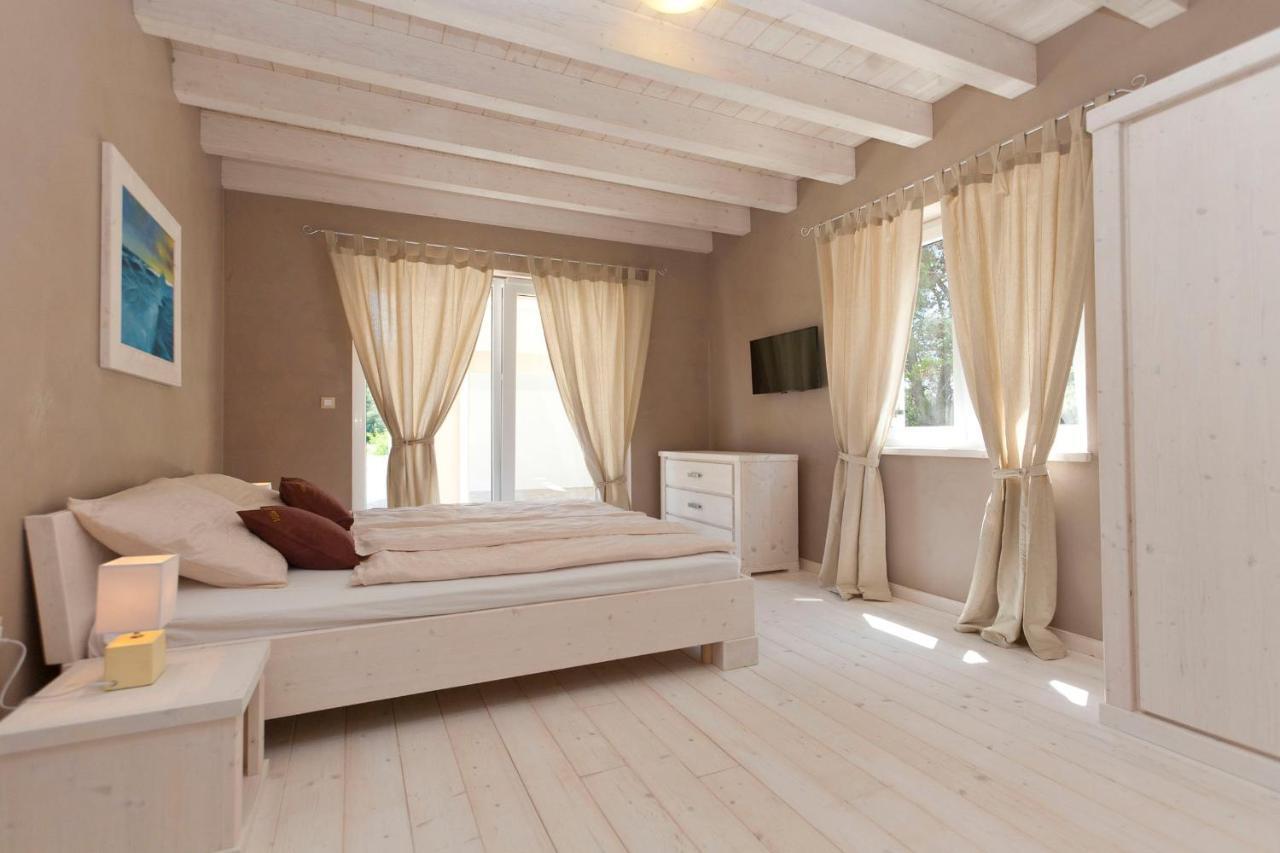 Villa Bella - Beautiful And Modern House With Pool, Souna, Jacuzzi & Playground, Liznjan - Istra エクステリア 写真