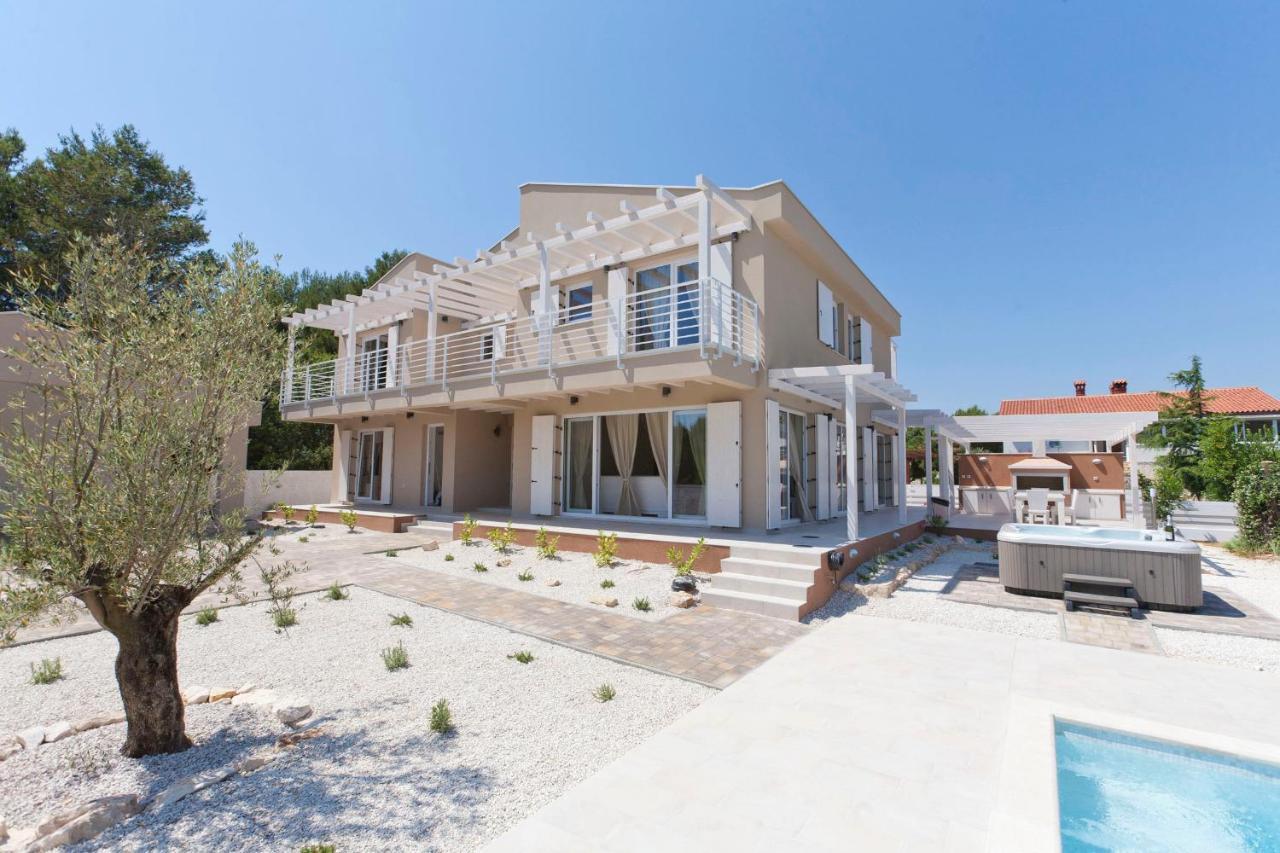 Villa Bella - Beautiful And Modern House With Pool, Souna, Jacuzzi & Playground, Liznjan - Istra エクステリア 写真
