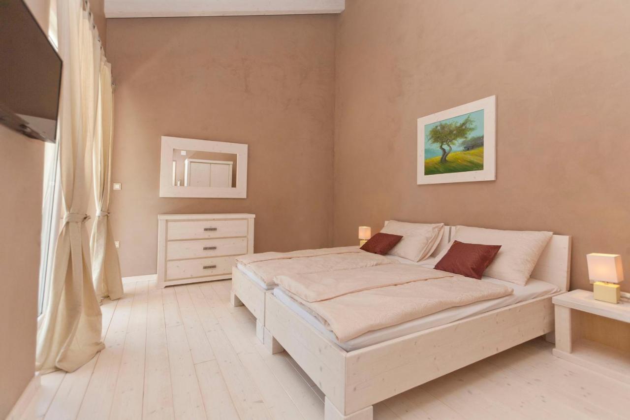 Villa Bella - Beautiful And Modern House With Pool, Souna, Jacuzzi & Playground, Liznjan - Istra エクステリア 写真